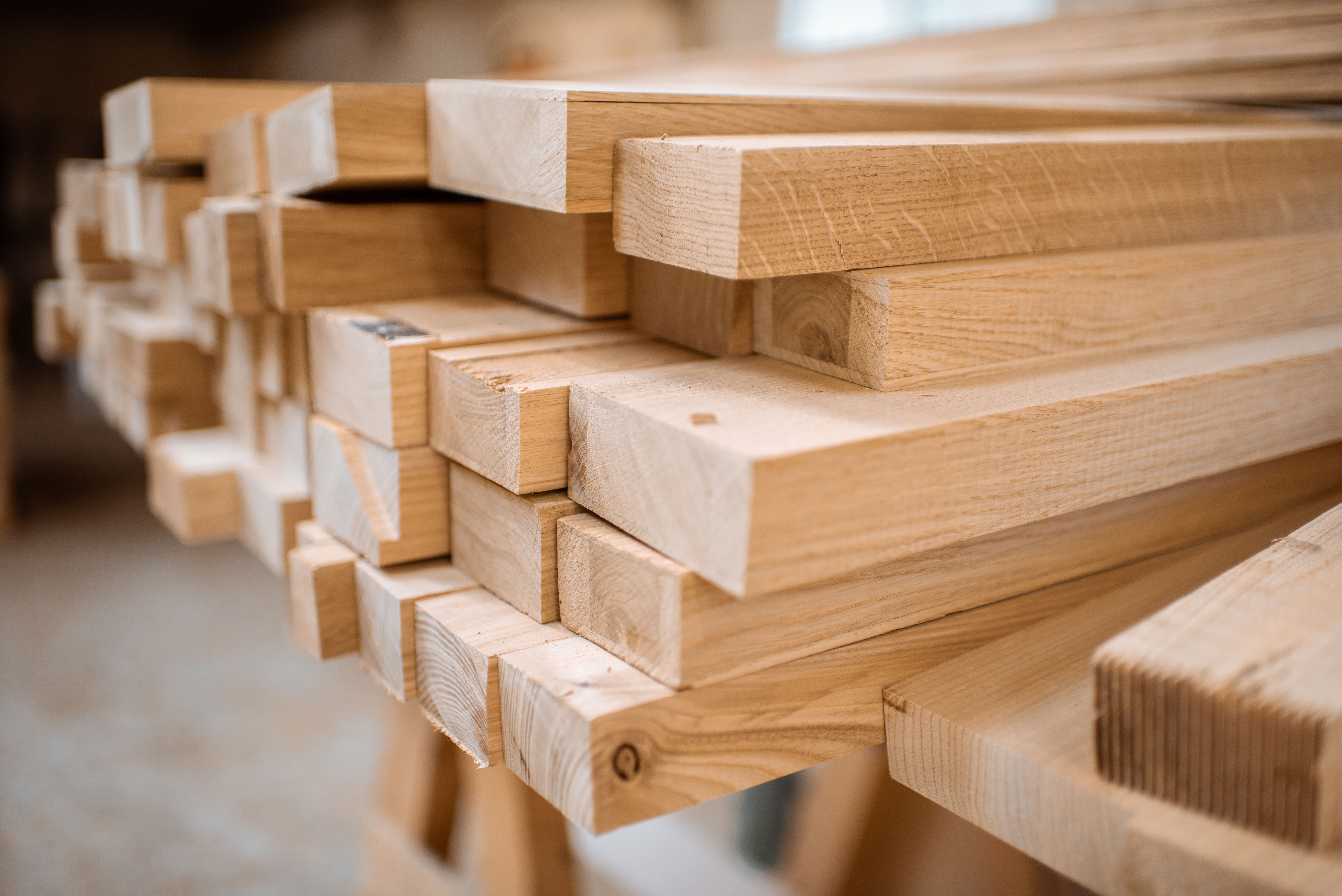 Holzbretter in verschiedenen Ausführungen.